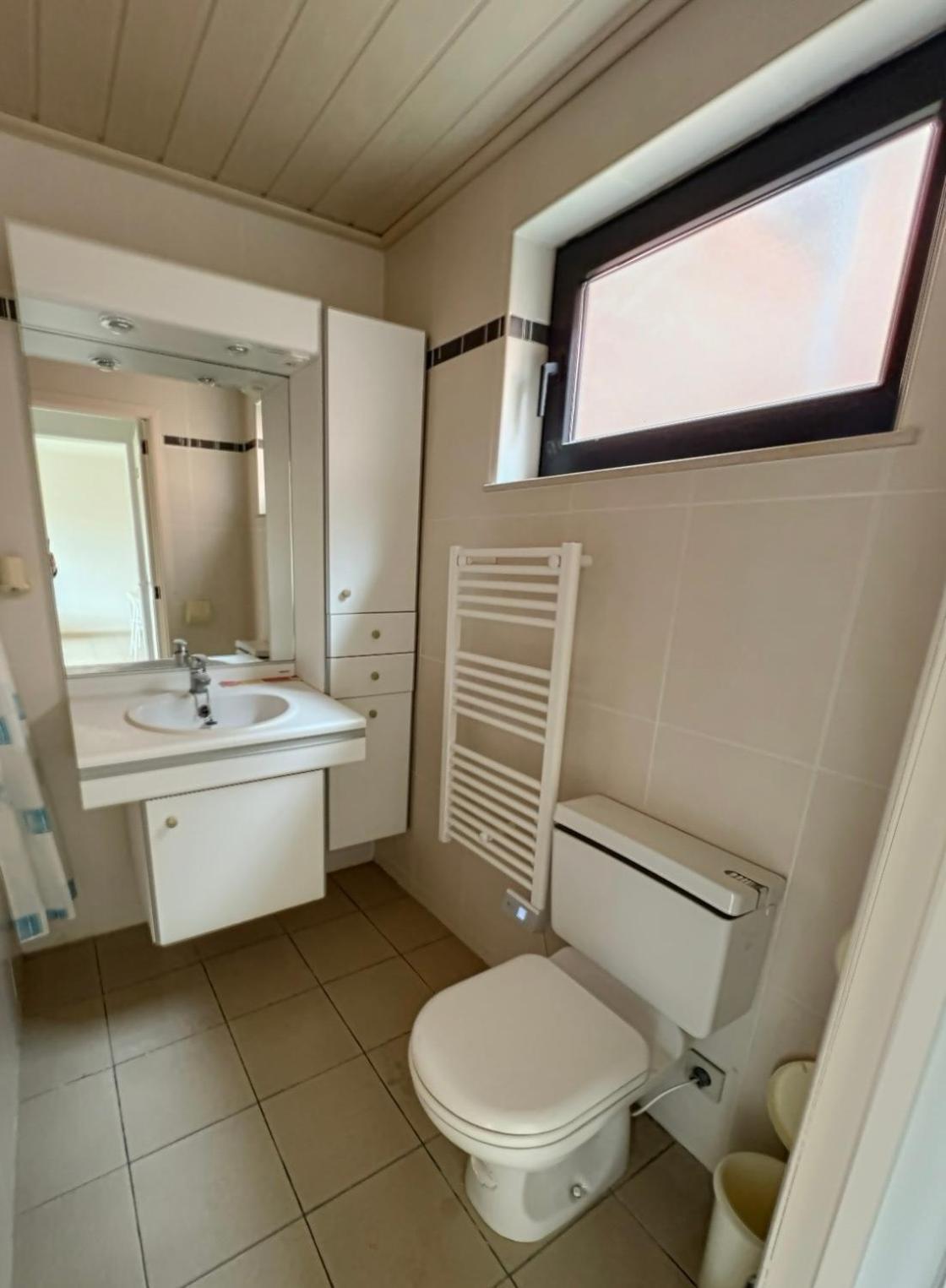 Station 64 B1 Charleroi-Airport Villa Luaran gambar